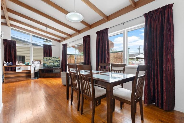 Photo of property in 97 Rathgar Road, Henderson, Auckland, 0610