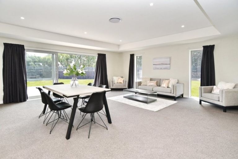 Photo of property in 8 Clarendon Place, Rangiora, 7400