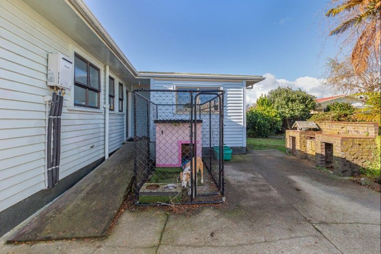 Photo of property in 24 Karaka Crescent, Levin, 5510