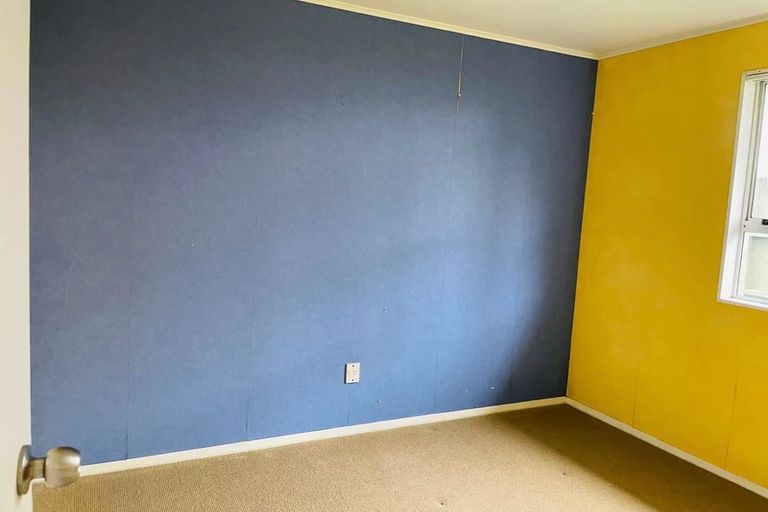 Photo of property in 23 Trias Road, Totara Vale, Auckland, 0629