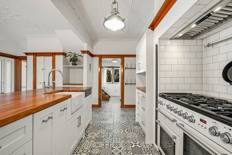 Photo of property in 102 Paremata Road, Paremata, Porirua, 5024