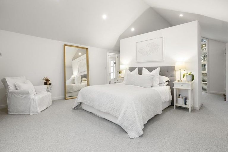 Photo of property in 156 Candia Road, Henderson Valley, Auckland, 0614