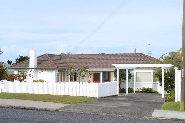 Photo of property in 20 Alexander Street, Cockle Bay, Auckland, 2014