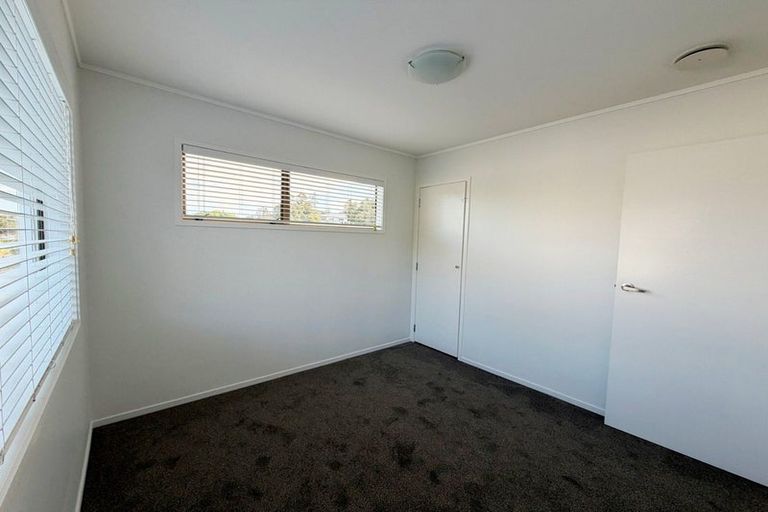 Photo of property in 13 Jenanne Place, Totara Vale, Auckland, 0629
