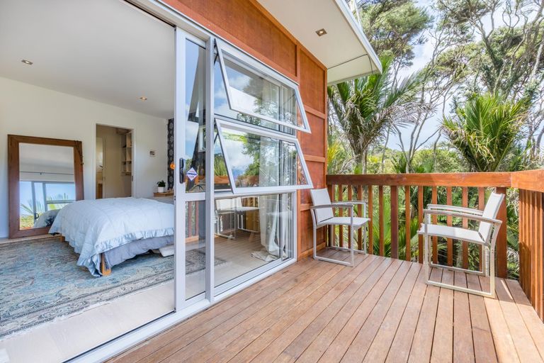 Photo of property in 39 Warner Park Avenue, Laingholm, Auckland, 0604