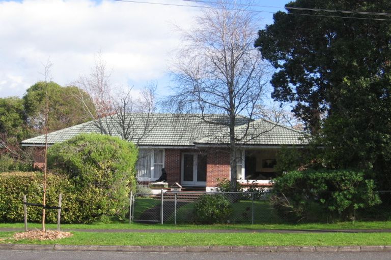 Photo of property in 58 Yeovil Road, Te Atatu Peninsula, Auckland, 0610