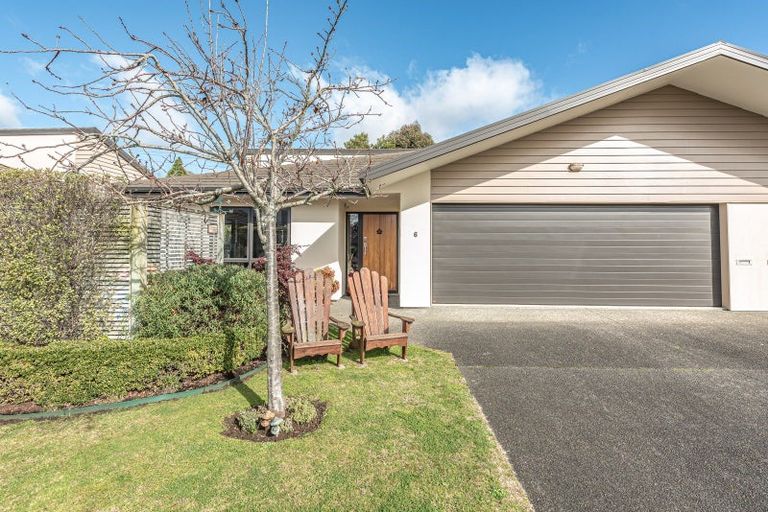 Photo of property in Caversham Park, 2/7 Caversham Road, Westmere, Whanganui, 4501