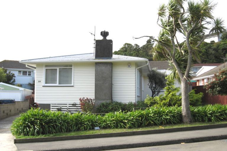 Photo of property in 84 Kenmore Street, Newlands, Wellington, 6037