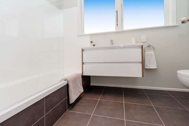 Photo of property in 8a White Road, Manurewa, Auckland, 2102