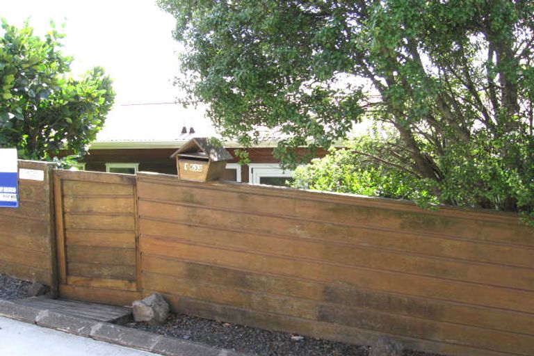 Photo of property in 1/633 Glenfield Road, Totara Vale, Auckland, 0629