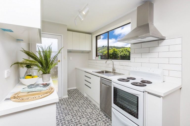 Photo of property in 1/21 Roband Crescent, Brown Owl, Upper Hutt, 5018