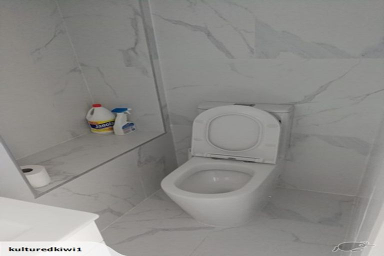 Photo of property in 1/25 Downing Street, Glenfield, Auckland, 0629