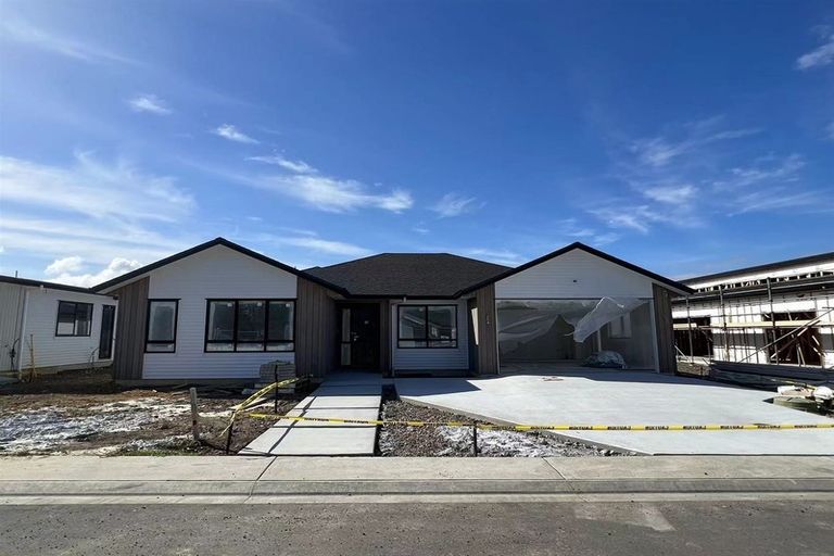 Photo of property in 13 Cutfield Lane, Kumeu, 0810