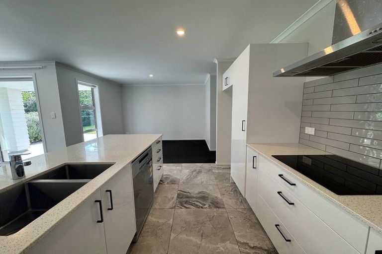 Photo of property in 10 Ratahi Way, Omokoroa, 3114