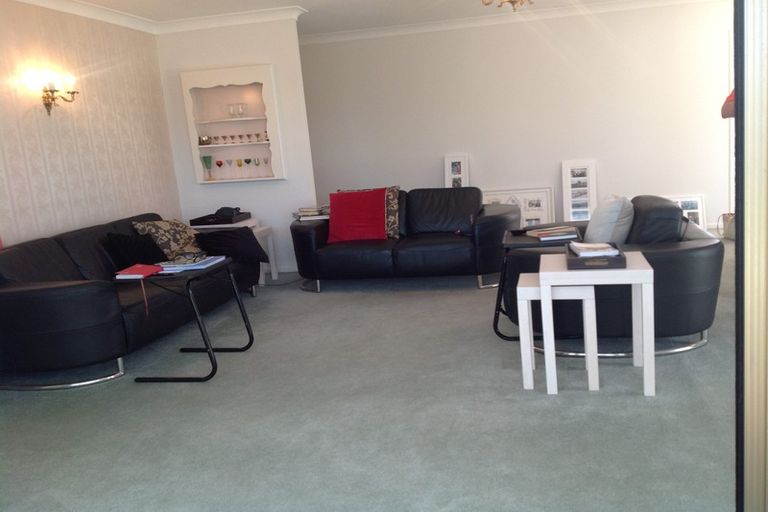 Photo of property in 1/4 Shakespeare Road, Milford, Auckland, 0620