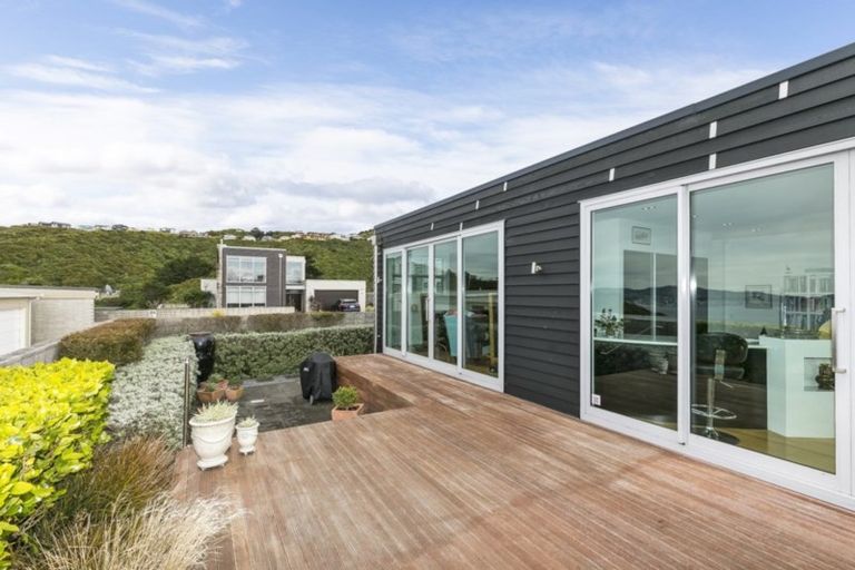 Photo of property in 25 Cromwell Point, Newlands, Wellington, 6037