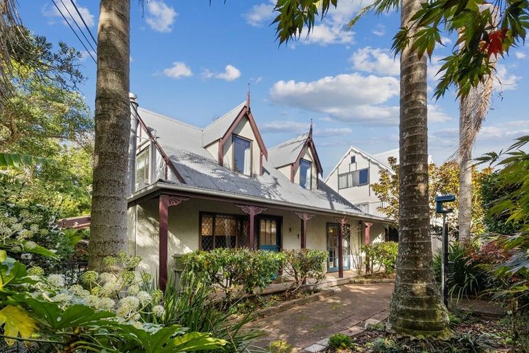 Photo of property in 14b South Lynn Road, Titirangi, Auckland, 0604