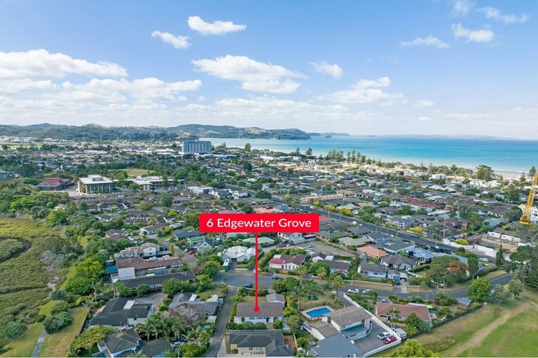 Photo of property in 6 Edgewater Grove, Orewa, 0931