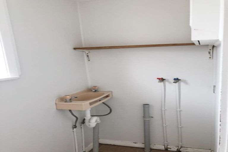 Photo of property in 67 Kelman Road, Kelston, Auckland, 0602