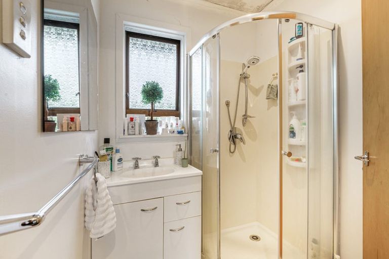 Photo of property in 20 Matapouri Road, Mangere Bridge, Auckland, 2022