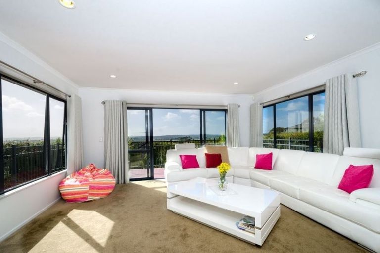 Photo of property in 114 Luckens Road, West Harbour, Auckland, 0618