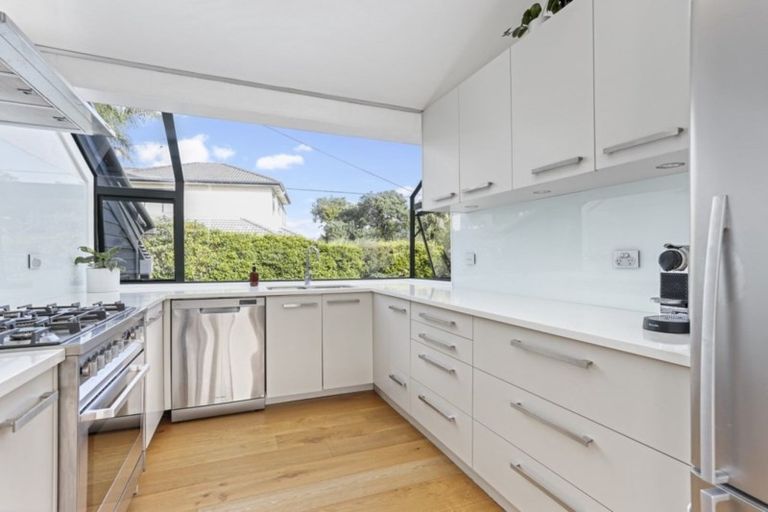 Photo of property in 14a Church Street, Northcote Point, Auckland, 0627