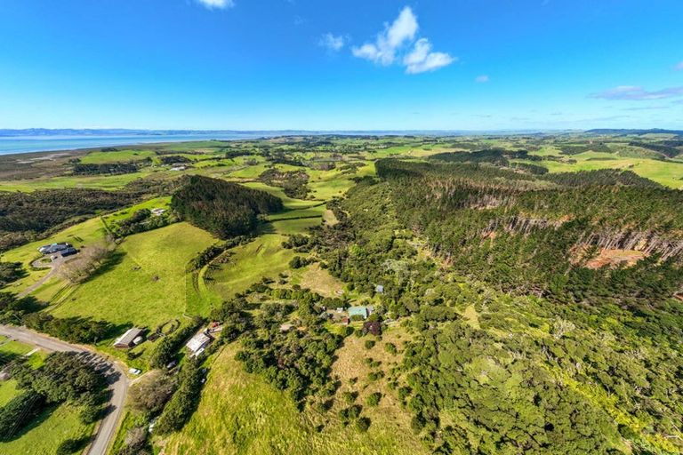 Photo of property in 169 Mcleod Road, South Head, Helensville, 0874