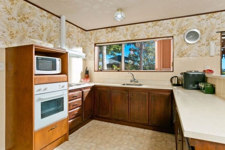 Photo of property in 137 Oaktree Avenue, Browns Bay, Auckland, 0630