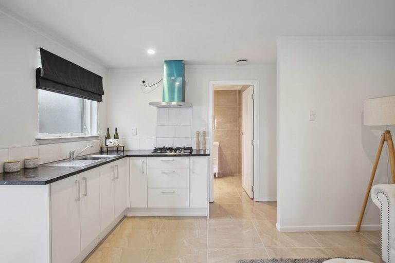 Photo of property in 32 Glenmore Road, Sunnyhills, Auckland, 2010