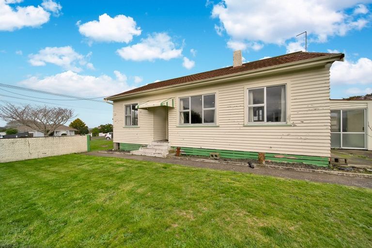 Photo of property in 12 Clive Street, Hawera, 4610