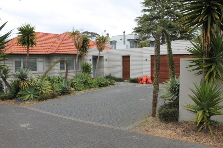 Photo of property in 92 Shakespeare Road, Milford, Auckland, 0620