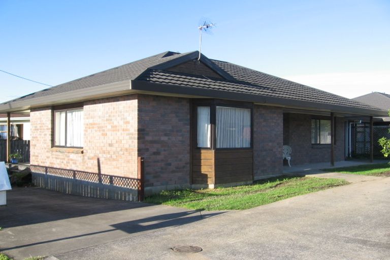 Photo of property in 2/281 Hobsonville Road, Hobsonville, Auckland, 0618