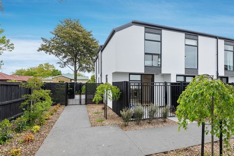Photo of property in 6/12 New Brighton Road, Shirley, Christchurch, 8061