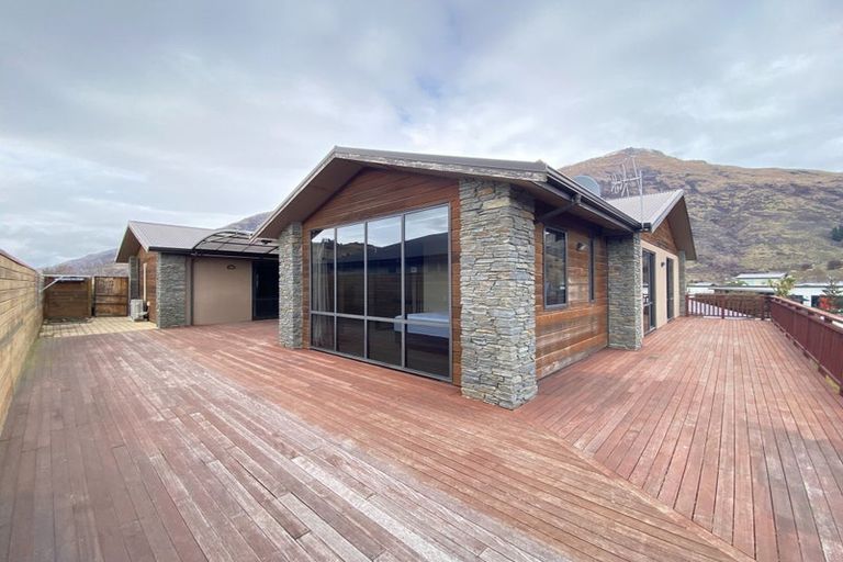 Photo of property in 42 Rere Road, Lake Hayes, Queenstown, 9304