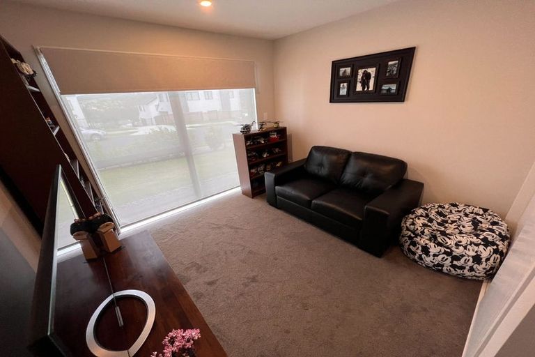 Photo of property in 8 Celestial Crescent, Orewa, 0931