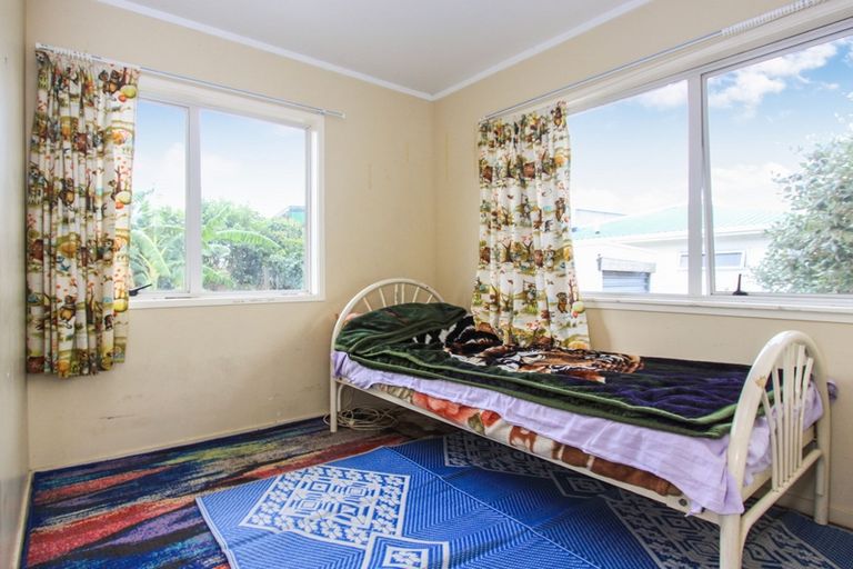 Photo of property in 50 Kelman Road, Kelston, Auckland, 0602