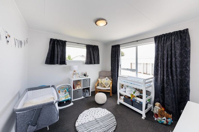 Photo of property in 3 Forbes Place, Kelvin Grove, Palmerston North, 4414