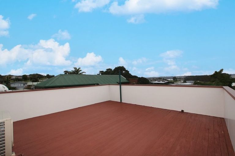 Photo of property in 306 Sunset Road, Windsor Park, Auckland, 0632