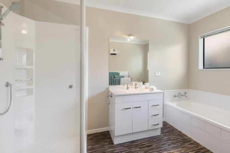 Photo of property in 2 Ashleigh Way, Waikanae Beach, Waikanae, 5036