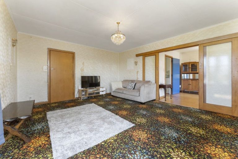 Photo of property in 12 Chester Crescent, West End, Palmerston North, 4410