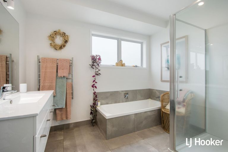 Photo of property in 26 Tohora View, Waihi Beach, 3611