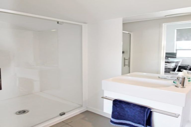 Photo of property in 2 Stone Street, Miramar, Wellington, 6022