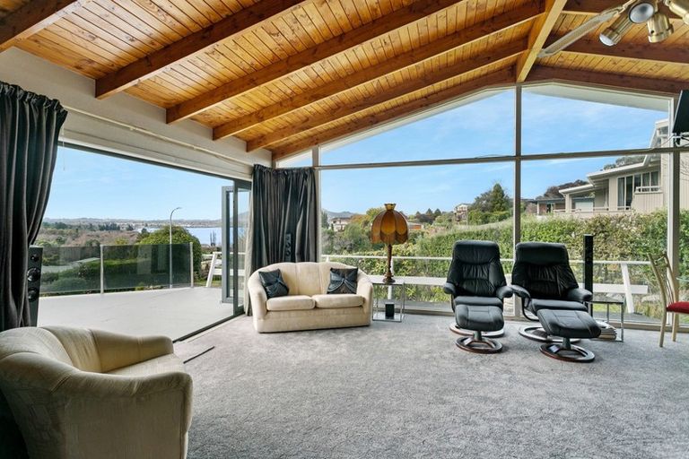 Photo of property in 8 Scenic Heights, Acacia Bay, Taupo, 3330