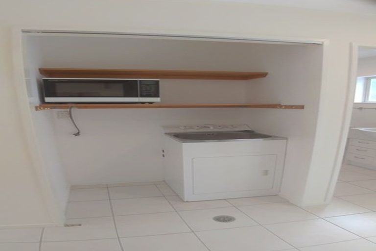 Photo of property in 2d/20 Ian Marwick Place, Birkenhead, Auckland, 0626