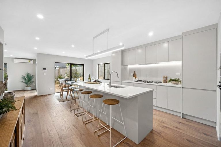 Photo of property in 7b De Quincey Terrace, Highland Park, Auckland, 2010