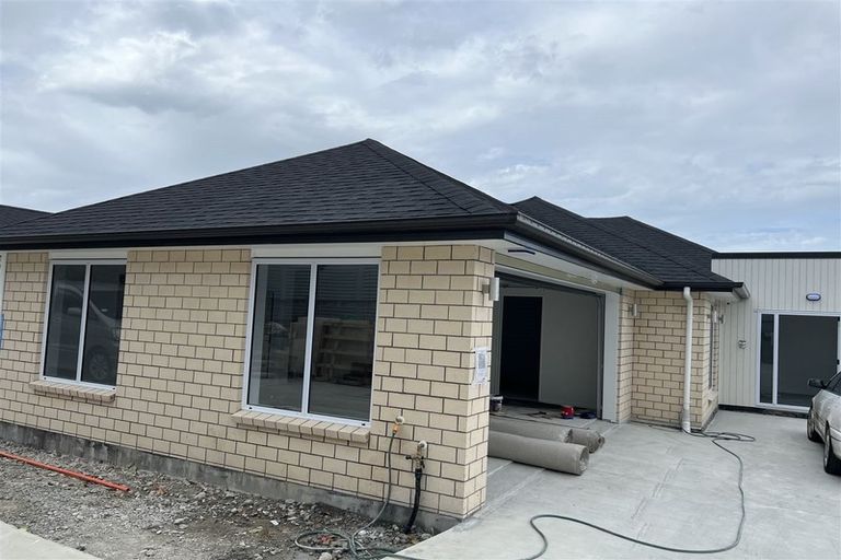 Photo of property in 85c Lake Panorama Drive, Henderson Valley, Auckland, 0614