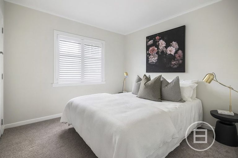 Photo of property in 1/17 Hillcrest Avenue, Hillcrest, Auckland, 0627