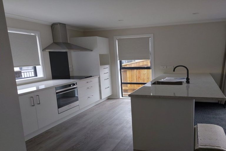 Photo of property in 16a Royal Street, Upper Hutt Central, Upper Hutt, 5018