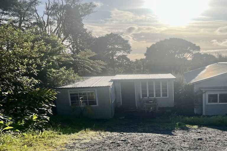 Photo of property in 23 Rimu Road, Oratia, Auckland, 0604