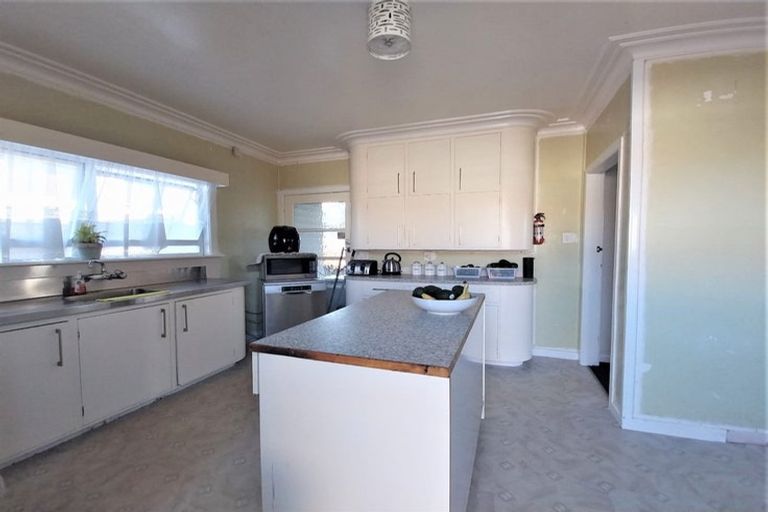 Photo of property in 3 Ambler Avenue, Glen Eden, Auckland, 0602